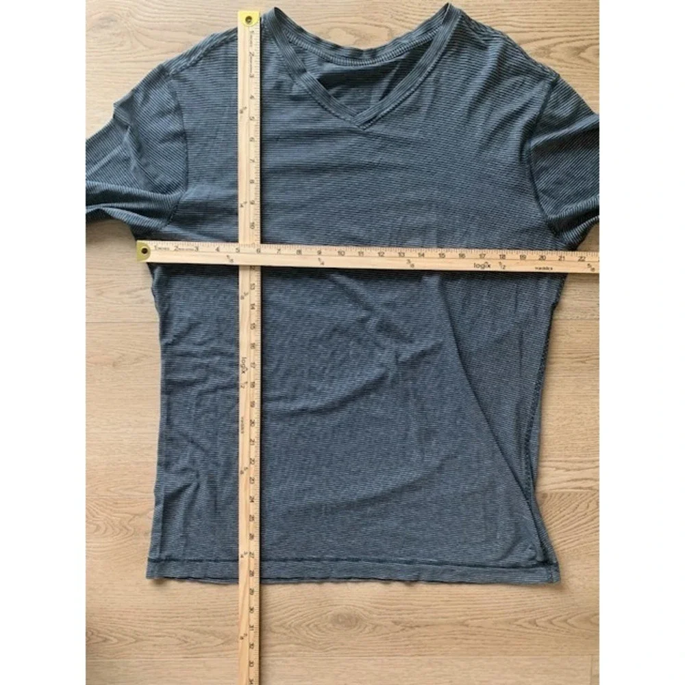 Lululemon Grey Striped V-Neck Long Sleeve Shirt‎ Top Women